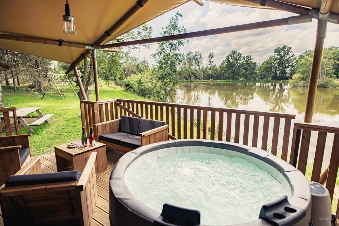 Tente Lodge Jacuzzi Privatif En Pleine Nature Thiel-sur-Acolin Exterior foto