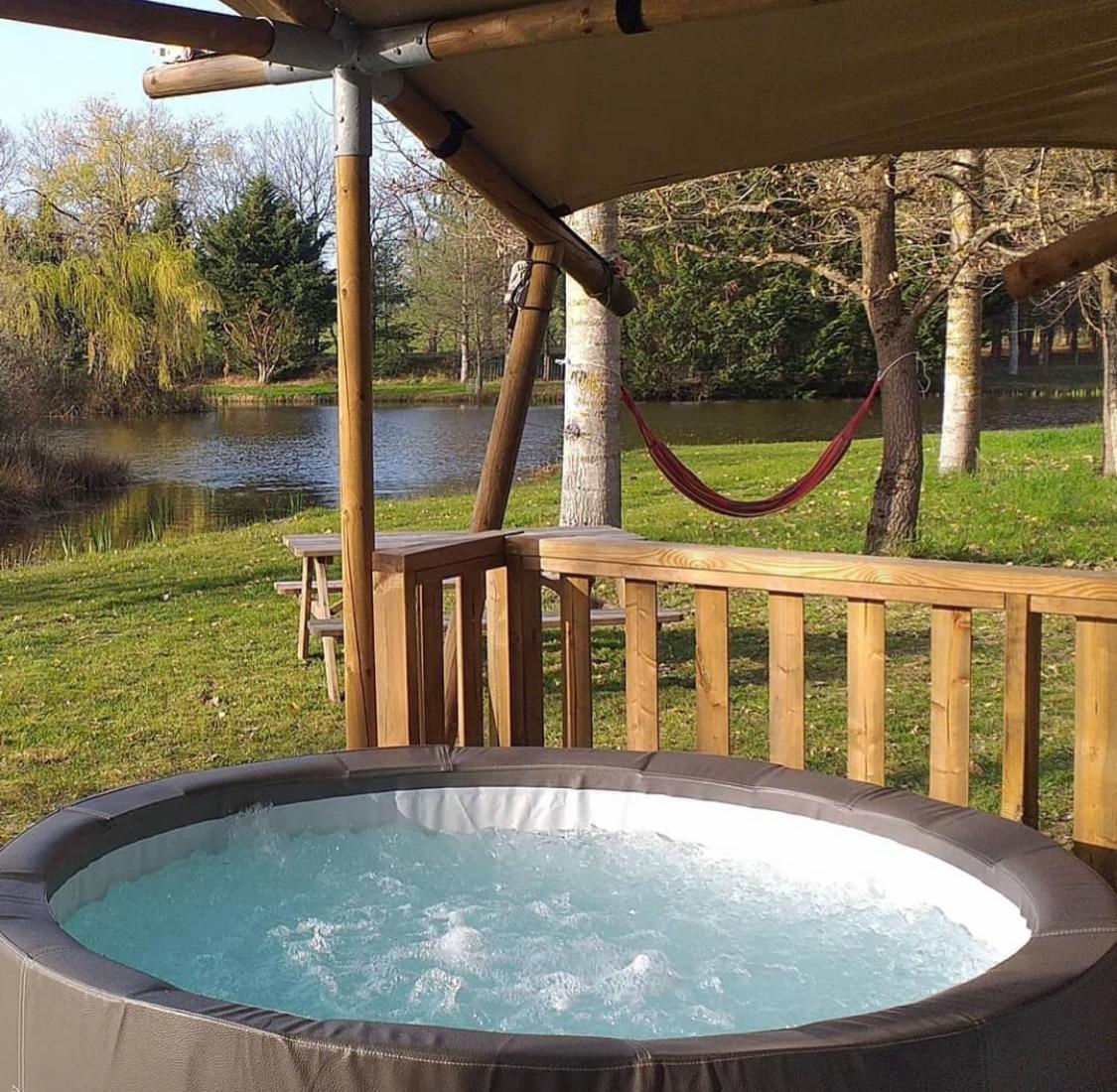 Tente Lodge Jacuzzi Privatif En Pleine Nature Thiel-sur-Acolin Exterior foto